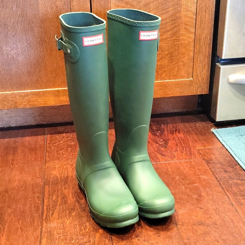 Hunter Boots Original Tall Matte Rain Boot in Hunter Green